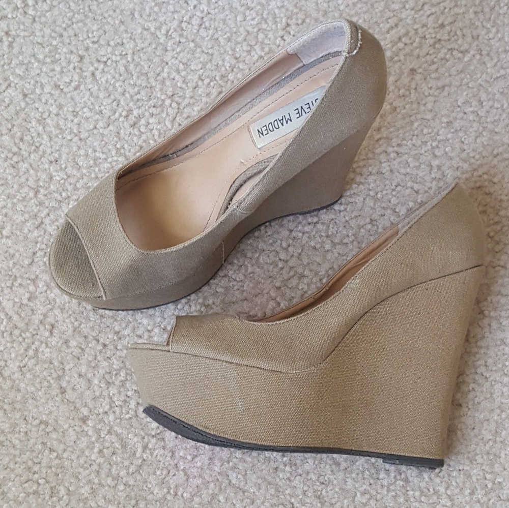 Steve Madden Platform Wedges (size 9)